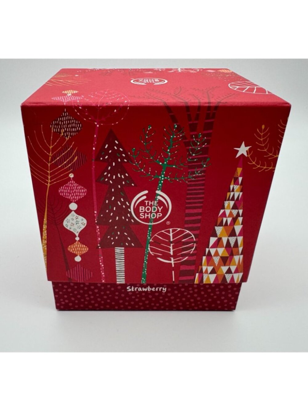 The Body Shop Strawberry 4 Piece Gift Set Bar Soap Body Polish Body Butter Pouf - Picture 4 of 6